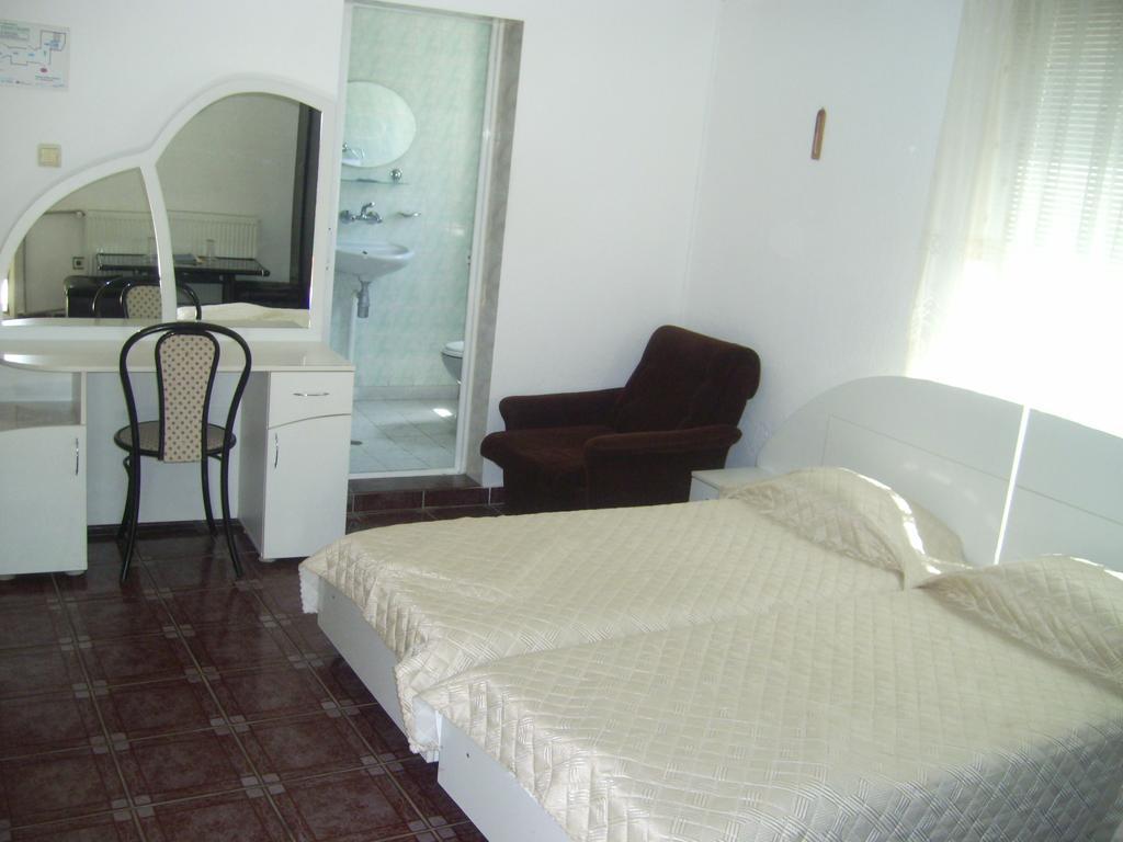 Family Hotel George سفيلين جراد المظهر الخارجي الصورة