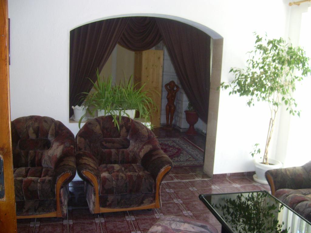 Family Hotel George سفيلين جراد الغرفة الصورة