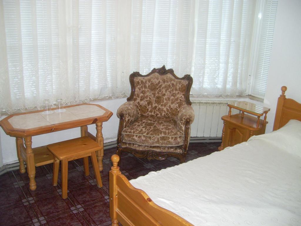 Family Hotel George سفيلين جراد الغرفة الصورة