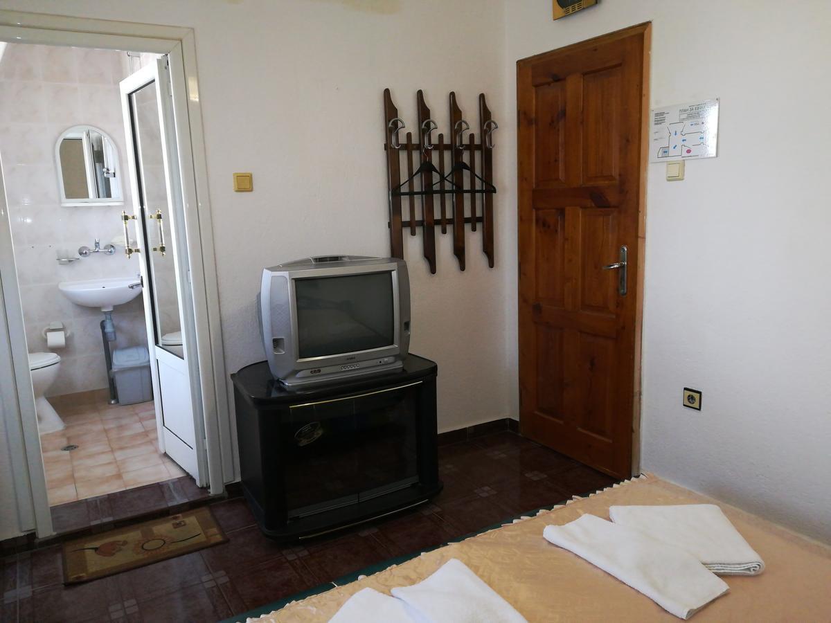 Family Hotel George سفيلين جراد المظهر الخارجي الصورة