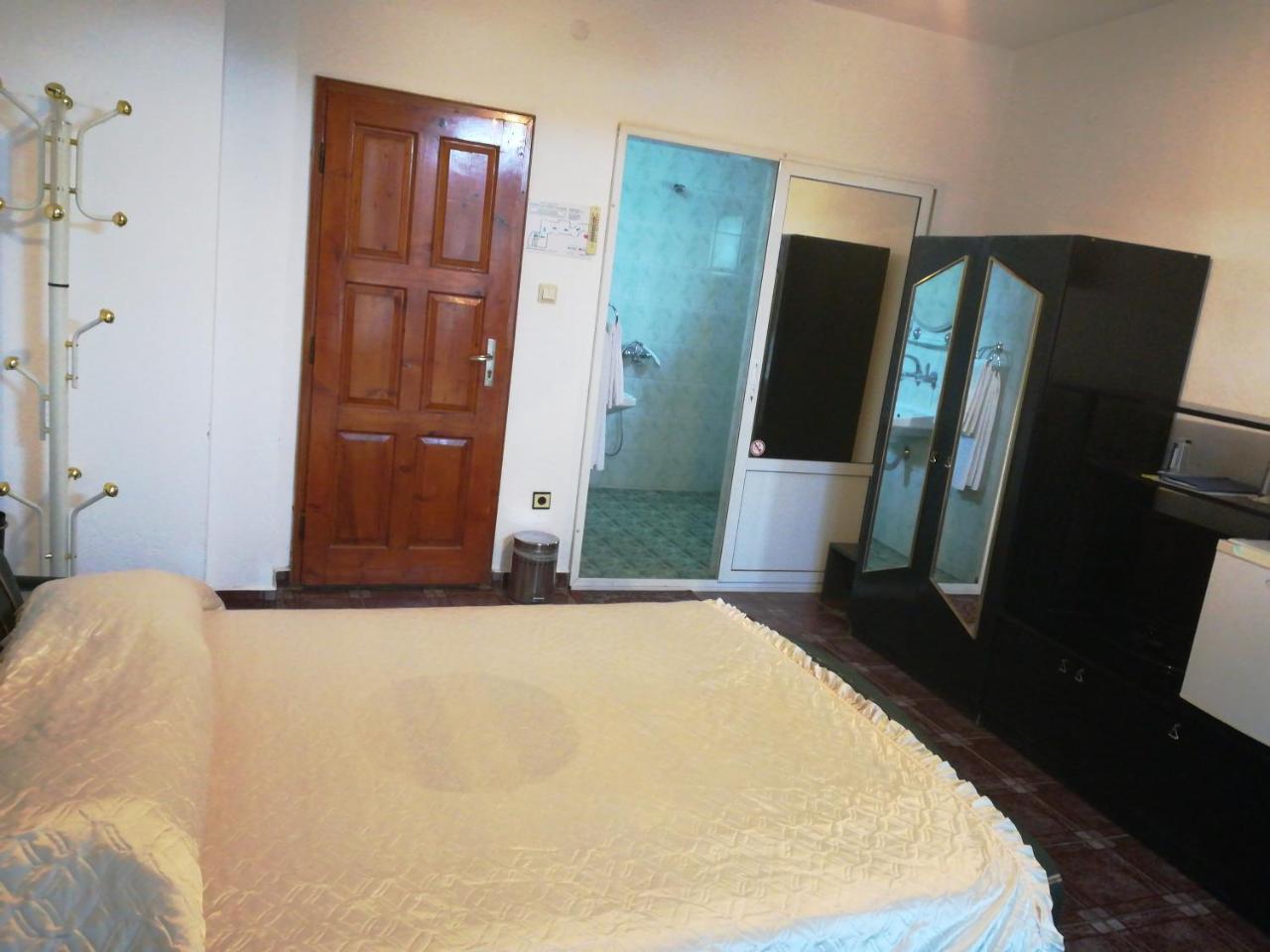 Family Hotel George سفيلين جراد المظهر الخارجي الصورة